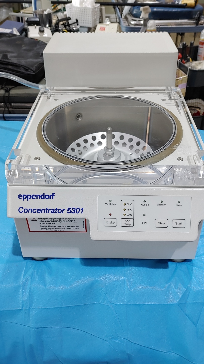 Eppendorf 5301 Vacufuge Concentrator Centrifuge