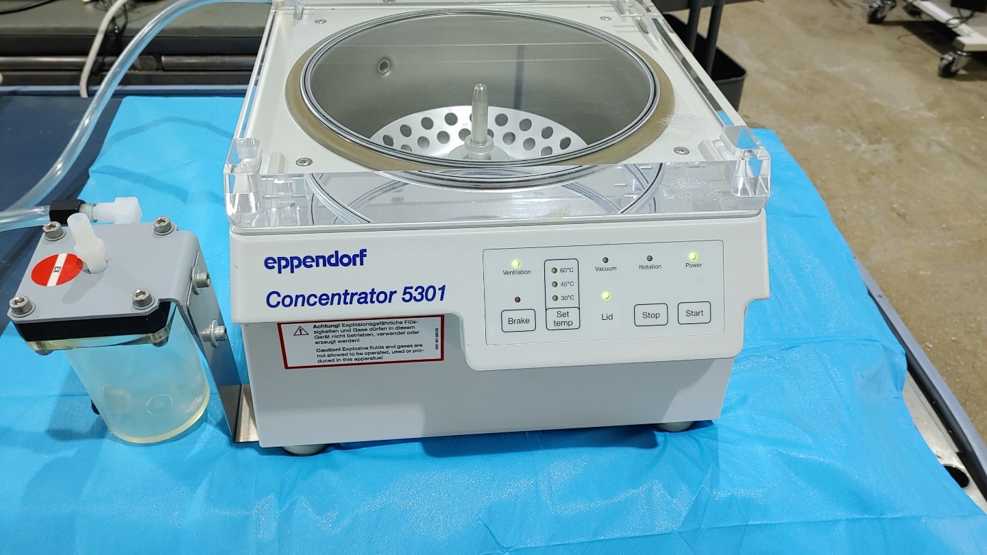 Eppendorf 5301 Vacufuge Concentrator Centrifuge