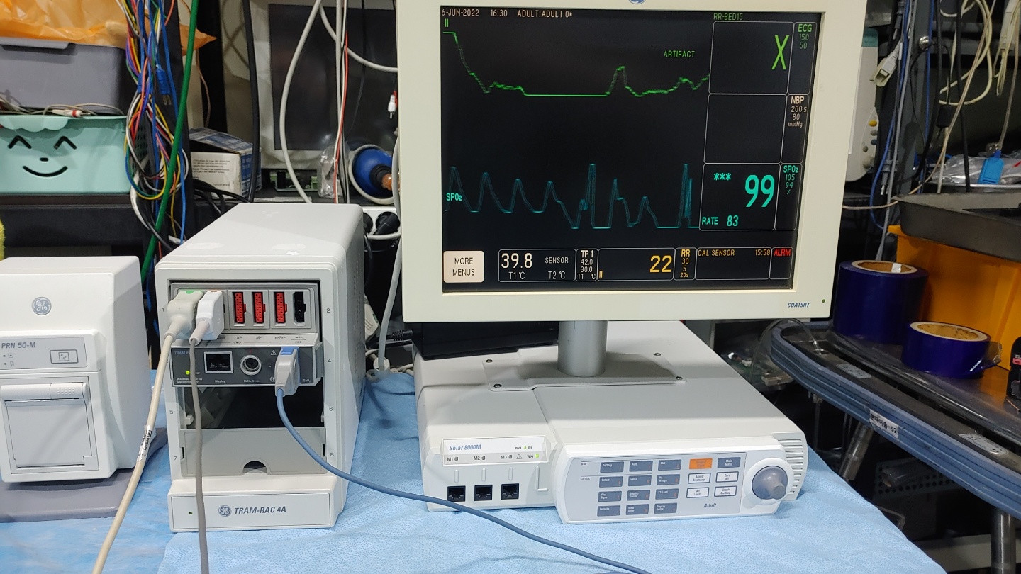 GE Marquette Solar 8000 patient monitor system