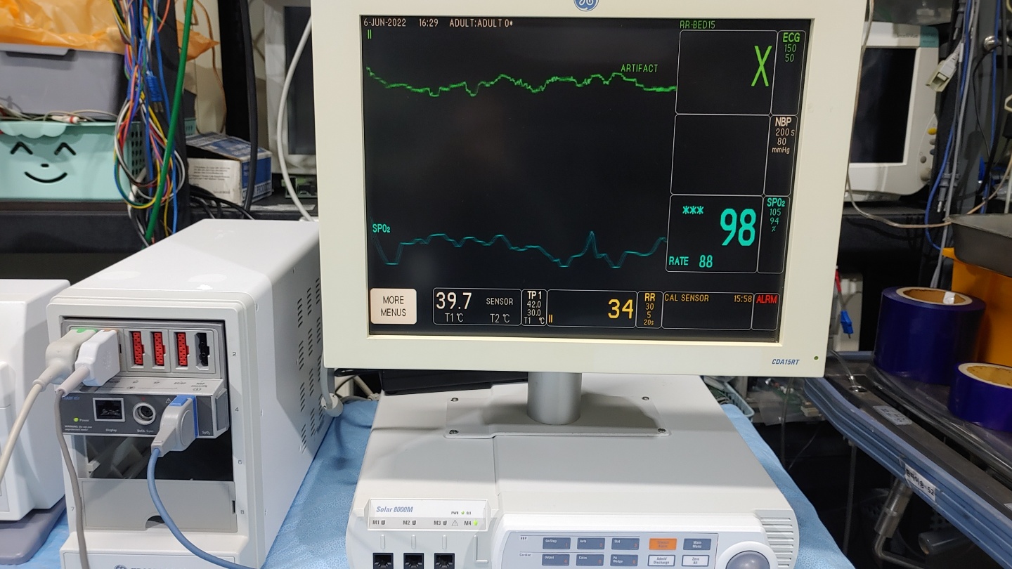 GE Marquette Solar 8000 patient monitor system