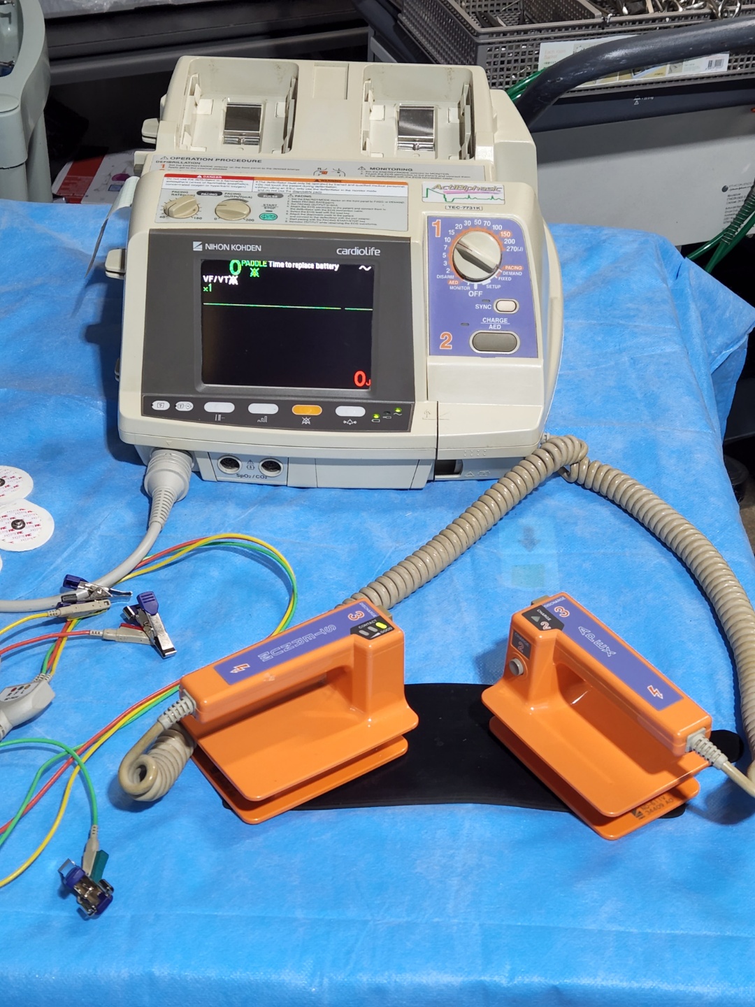 NIHON KODEN cardiolife TEC-7731K Defibrillator