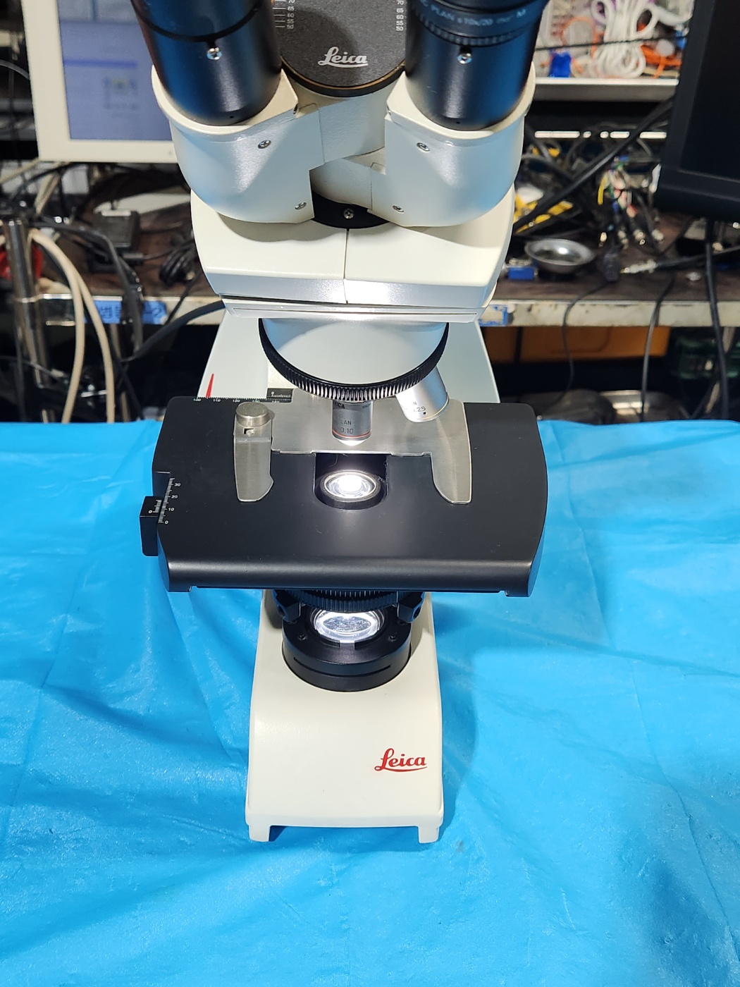 Leica DM750 Phase Microscope