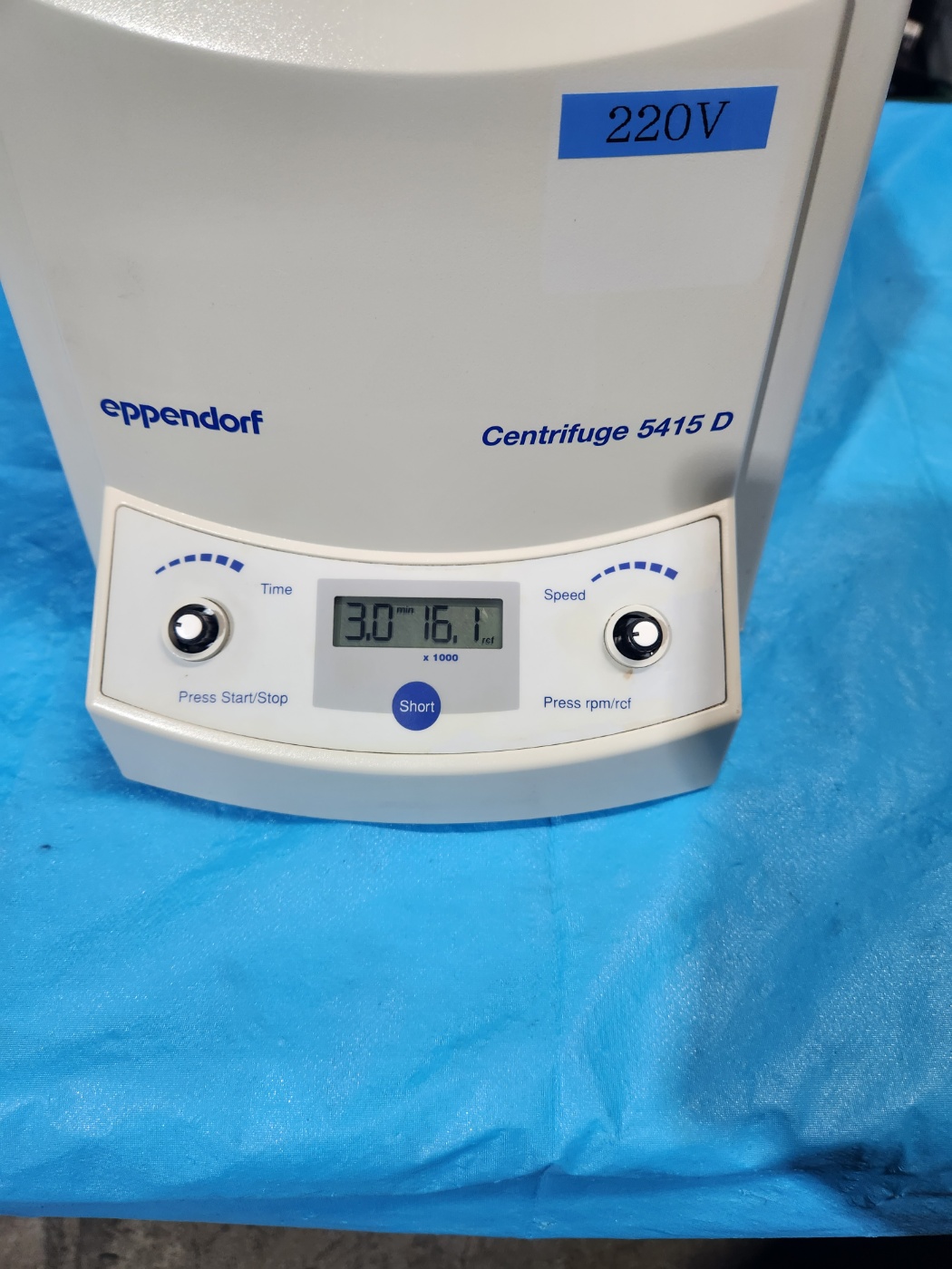 Eppendorf 5415 D Micro Centrifuge