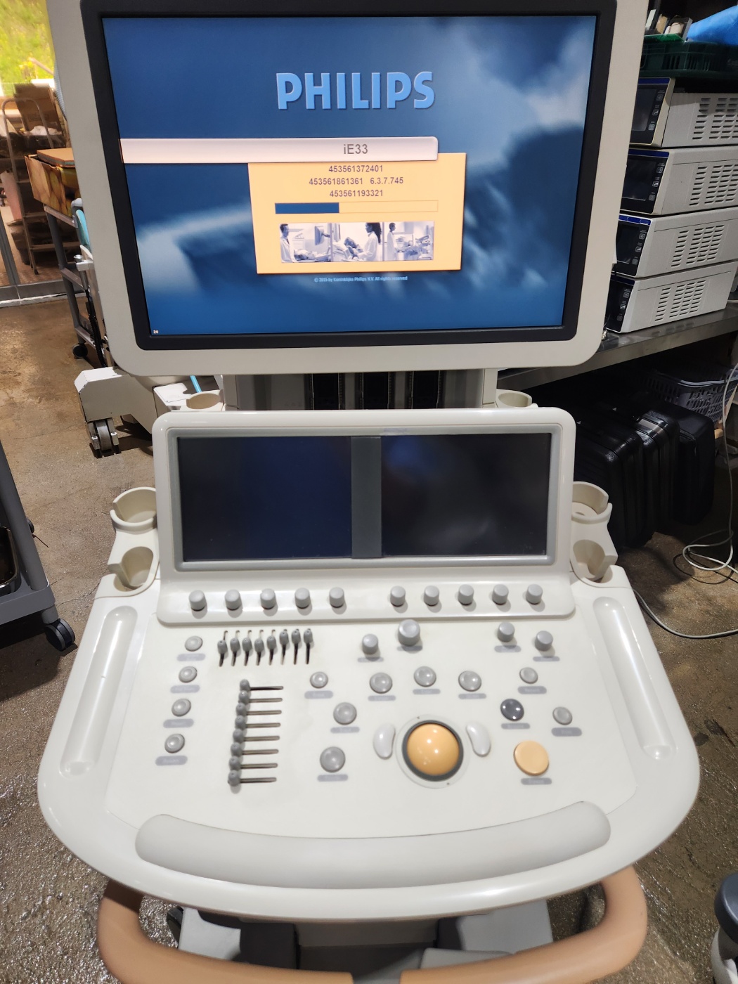 Philips IU33 Ultrasound Machine