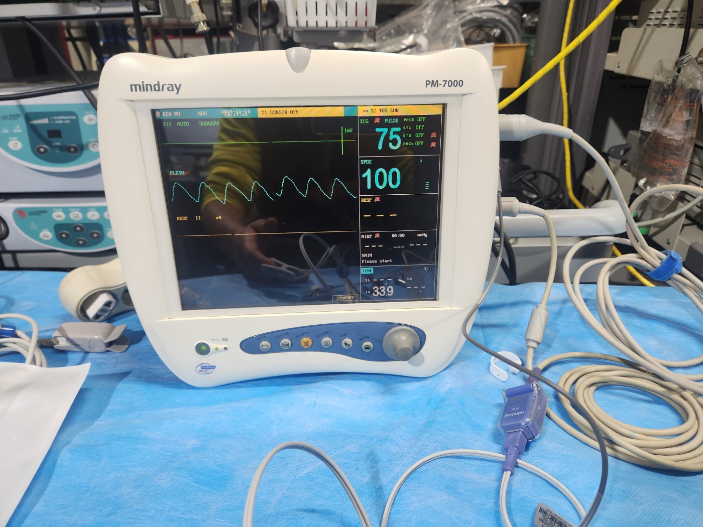 Mindray PM-7000 Patient Monitor