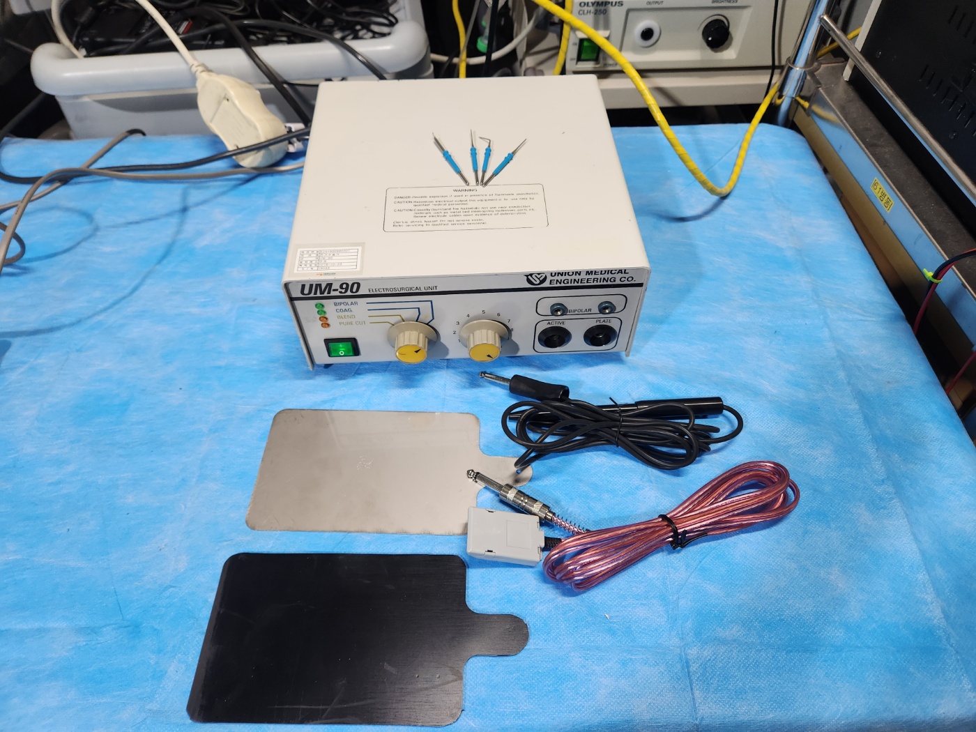 UM 90 Electrosurgical Unit