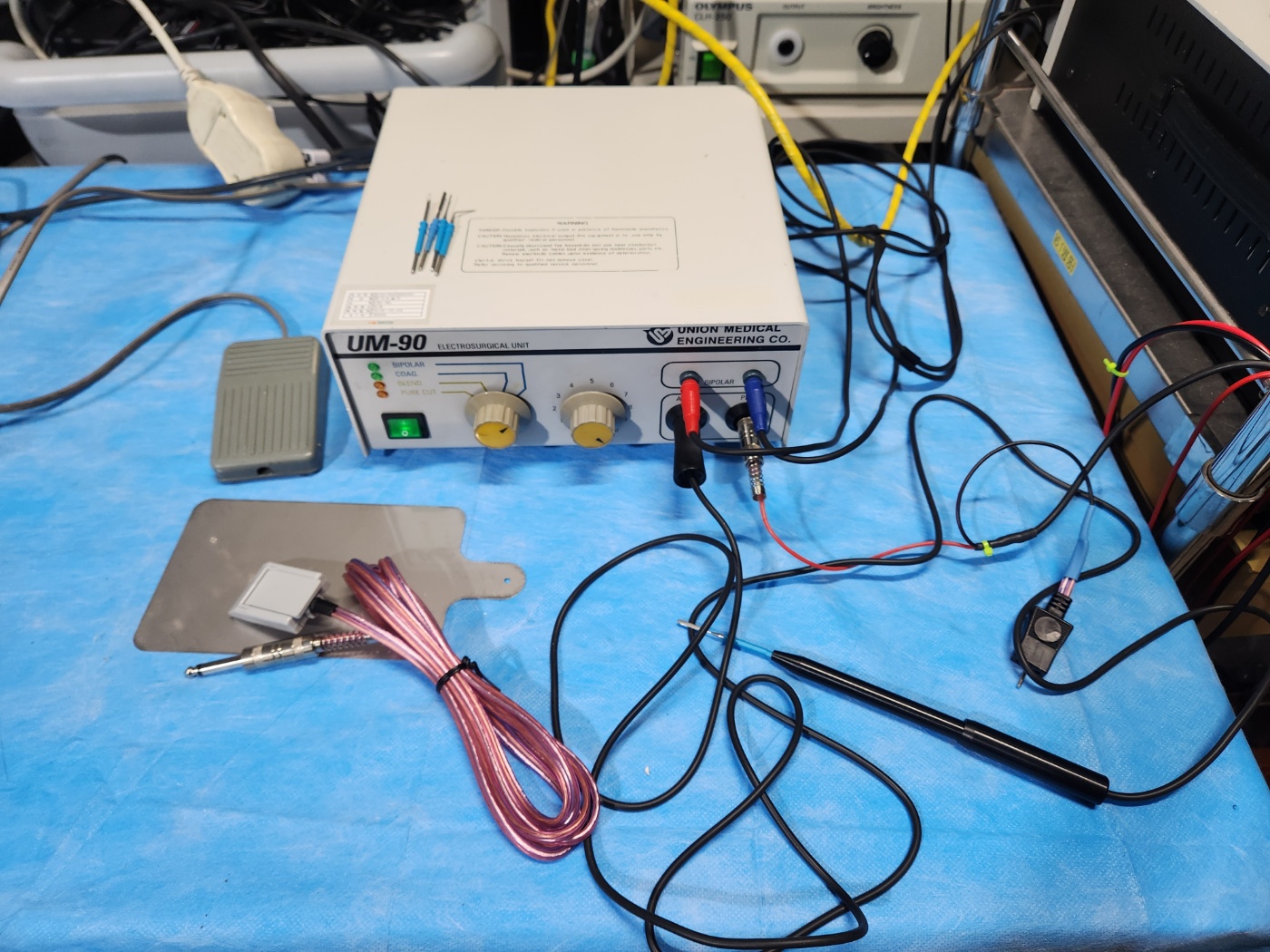 UM 90 Electrosurgical Unit